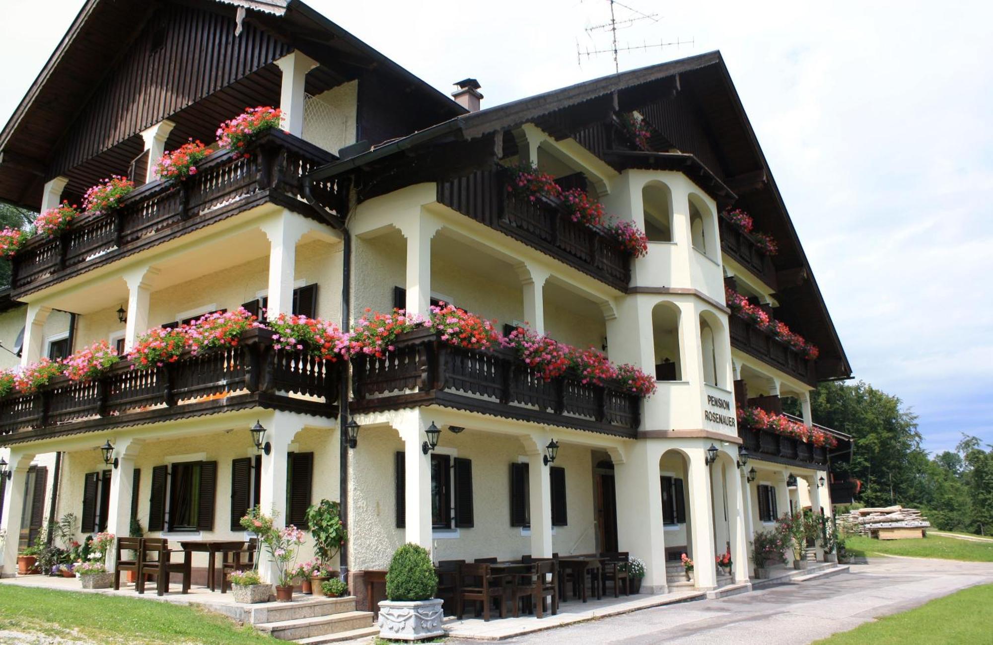 Haus Rosenauer Zimmer & Ferienwohnungen Nussdorf am Attersee Exterior photo